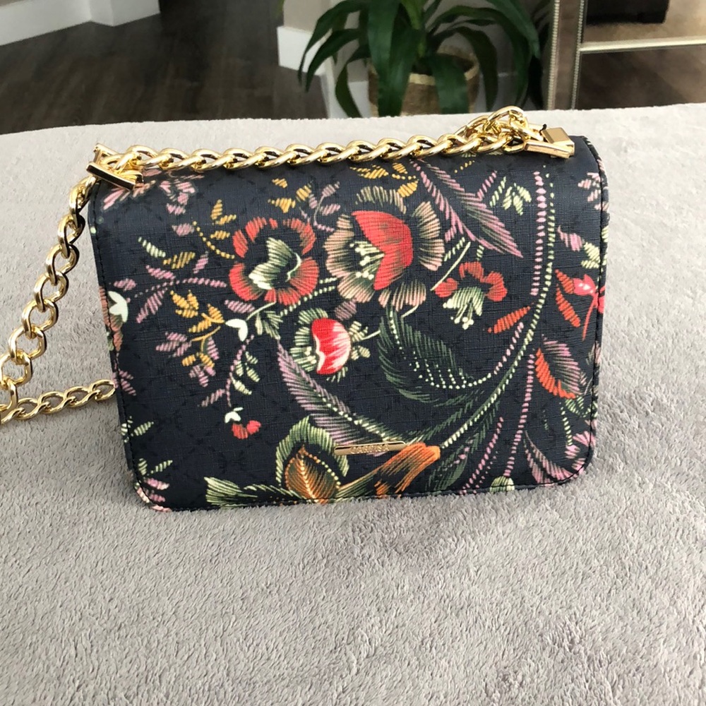 Carpisa Crossbody- Floral 🌺